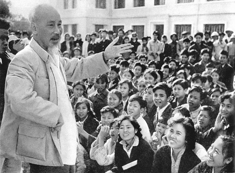 Bài 3: Lòng dân - nguồn lực chiến lược quyết định thành công của đất nước Bài 3: Lòng dân - nguồn lực chiến lược quyết định thành công của đất nước