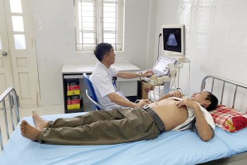 Vùng 5 Hải quân khám bệnh, cấp thuốc miễn phí cho các gia đình chính sách