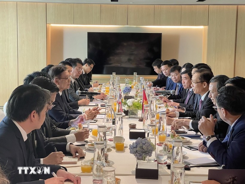 Overview of the talks between Minister of Foreign Affairs Le Hoai Trung (right) and Thai Foreign Minister Sihasak Phuangketkeow. (Photo: VNA) Overview of the talks between Minister of Foreign Affairs Le Hoai Trung (right) and Thai Foreign Minister Sihasak Phuangketkeow. (Photo: VNA)