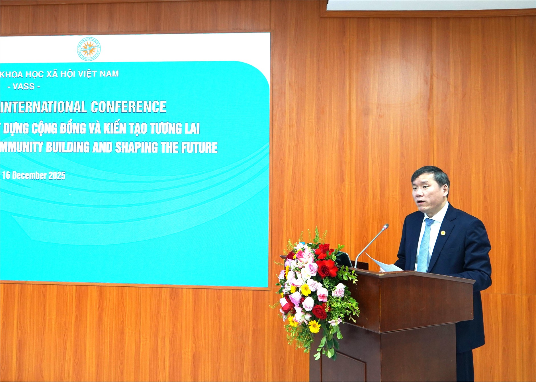 GS.TS. Lê Văn Lợi, Chủ tịch Viện Hàn lâm Khoa học xã hội Việt Nam phát biểu khai mạc Hội thảo. (Ảnh: VASS)