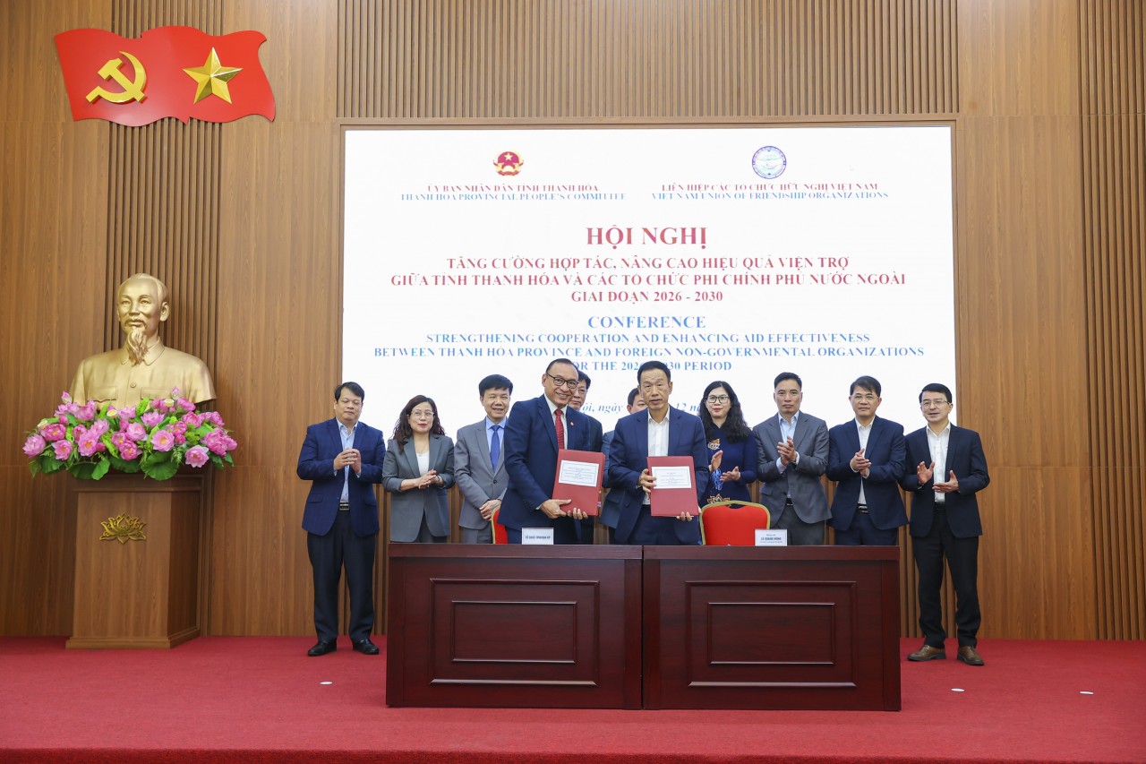 The Thanh Hóa Provincial People’s Committee signs a Memorandum of Understanding on cooperation with World Vision International in Viet Nam. (Photo: Đinh Hòa) The Thanh Hóa Provincial People’s Committee signs a Memorandum of Understanding on cooperation with World Vision International in Viet Nam. (Photo: Đinh Hòa)