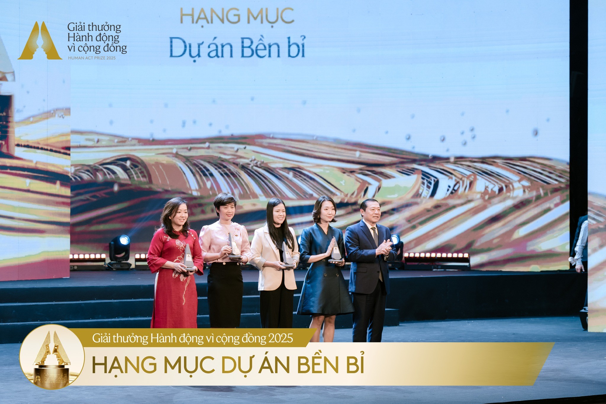 Lễ Trao giải Giải thưởng Hành động vì cộng đồng 2025 vinh danh Hạng mục Dự án Bền bỉ Lễ Trao giải Giải thưởng Hành động vì cộng đồng 2025 vinh danh Hạng mục Dự án Bền bỉ
