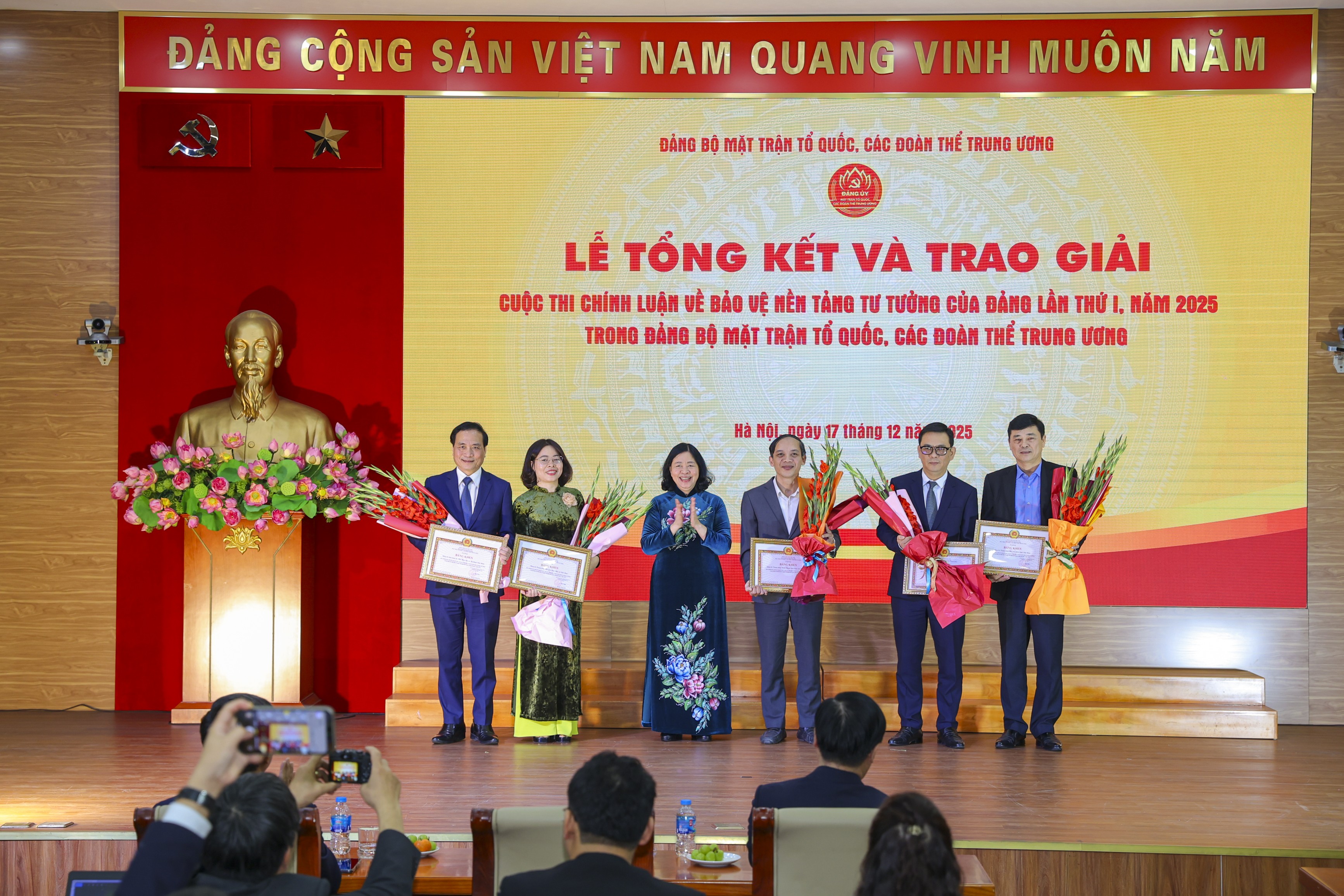Khẳng định vai trò của Đảng bộ Mặt trận Tổ quốc, các đoàn thể Trung ương trong bảo vệ nền tảng tư tưởng của Đảng Khẳng định vai trò của Đảng bộ Mặt trận Tổ quốc, các đoàn thể Trung ương trong bảo vệ nền tảng tư tưởng của Đảng