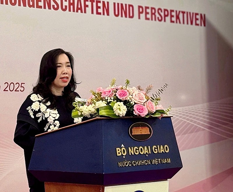 Vietnamese Deputy Minister of Foreign Affairs Le Thi Thu Hang speaks at the seminar. (Photo: cand.com.vn) Vietnamese Deputy Minister of Foreign Affairs Le Thi Thu Hang speaks at the seminar. (Photo: cand.com.vn)