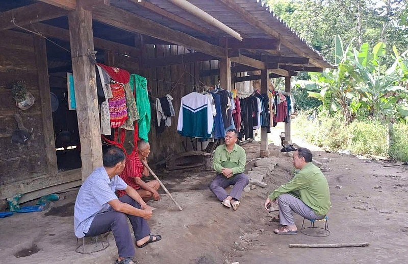 Mường Toong chuyển biến nhờ tăng cường tiếp cận thông tin giảm nghèo đa chiều