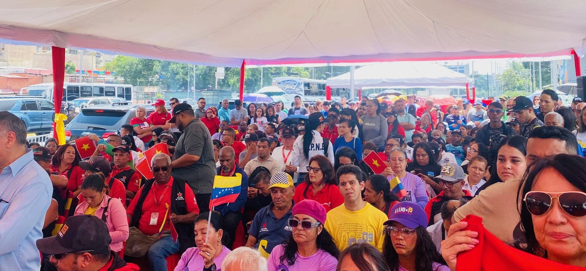 Đông đảo người dân tham dự Lễ kỷ niệm. (Ảnh: Đại sứ quán Việt Nam tại Venezuela) Đông đảo người dân tham dự Lễ kỷ niệm. (Ảnh: Đại sứ quán Việt Nam tại Venezuela)