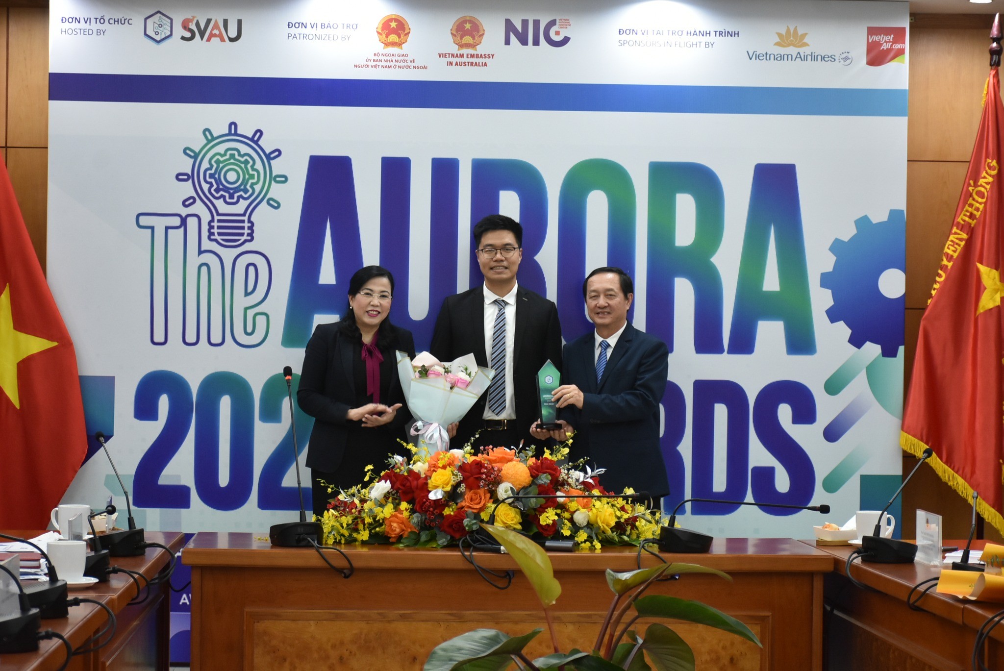 bà Nguyễn Thanh Hải, Ủy viên Trung ương Đảng, Chủ nhiệm Ủy ban Khoa học, Công nghệ và Môi trường của Quốc hội; ông Huỳnh Thành Đạt, Ủy viên Trung ương Đảng, Phó Trưởng Ban Tuyên giáo và Dân vận Trung ương bà Nguyễn Thanh Hải, Ủy viên Trung ương Đảng, Chủ nhiệm Ủy ban Khoa học, Công nghệ và Môi trường của Quốc hội; ông Huỳnh Thành Đạt, Ủy viên Trung ương Đảng, Phó Trưởng Ban Tuyên giáo và Dân vận Trung ương