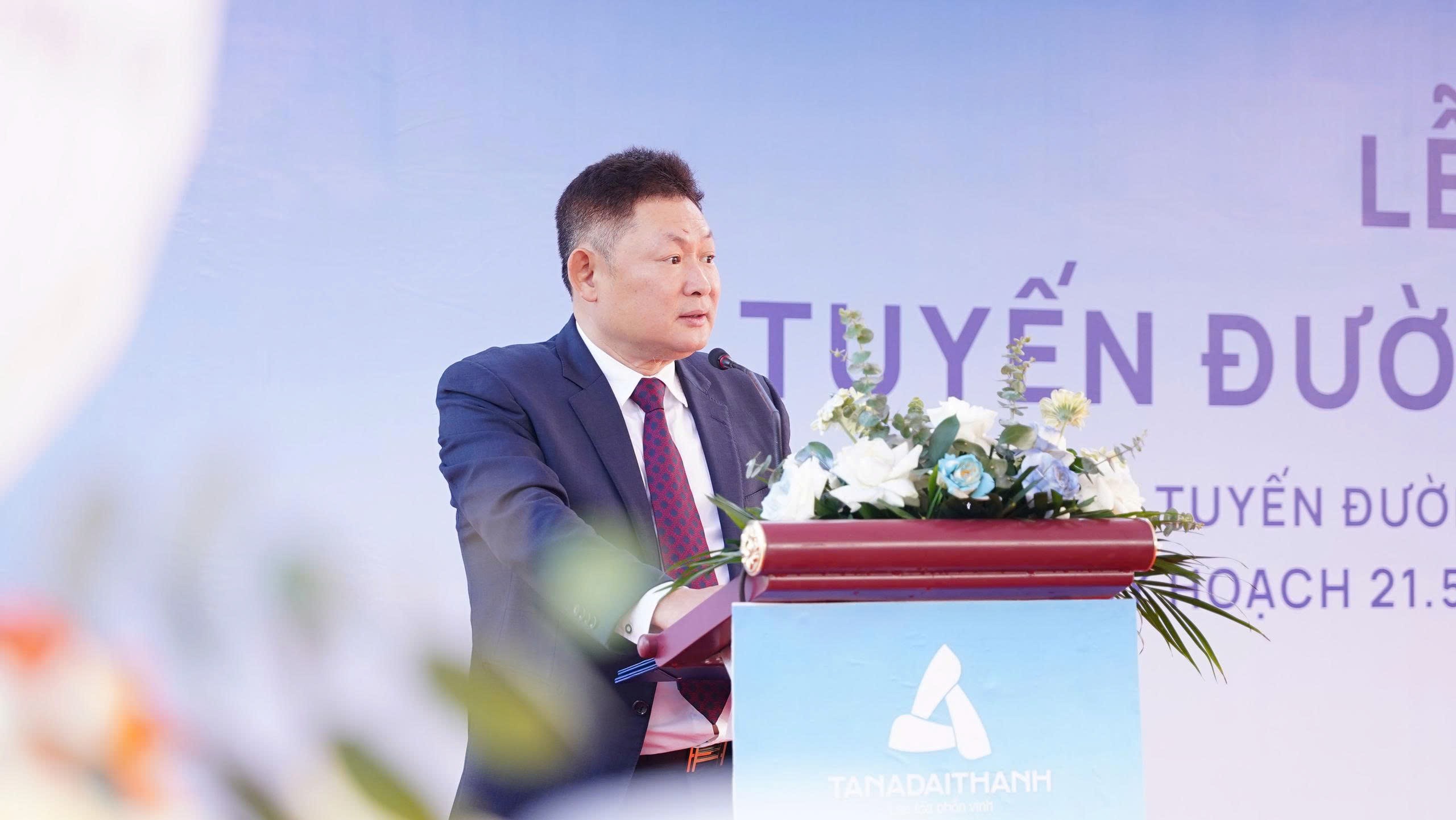Ông Đặng Quang Minh - Chủ tịch HĐQT MEYGROUP đại diện Tập đoàn Tân Á Đại Thành phát biểu tại sự kiện Ông Đặng Quang Minh - Chủ tịch HĐQT MEYGROUP đại diện Tập đoàn Tân Á Đại Thành phát biểu tại sự kiện