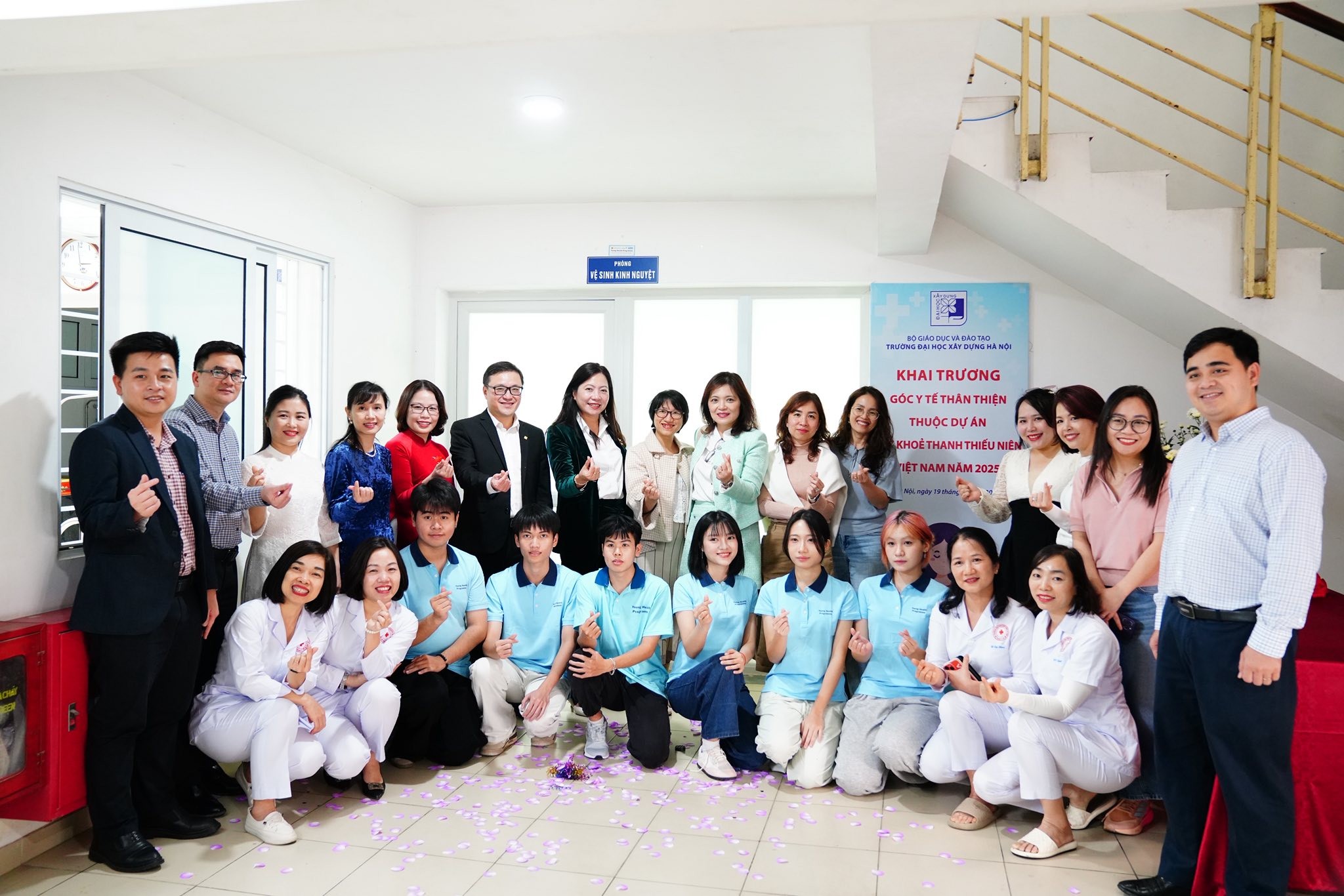 Ra mắt 