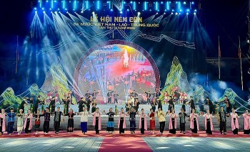 Thắm tình biên cương Việt Nam – Lào – Trung Quốc qua Lễ hội ném còn ở Điện Biên