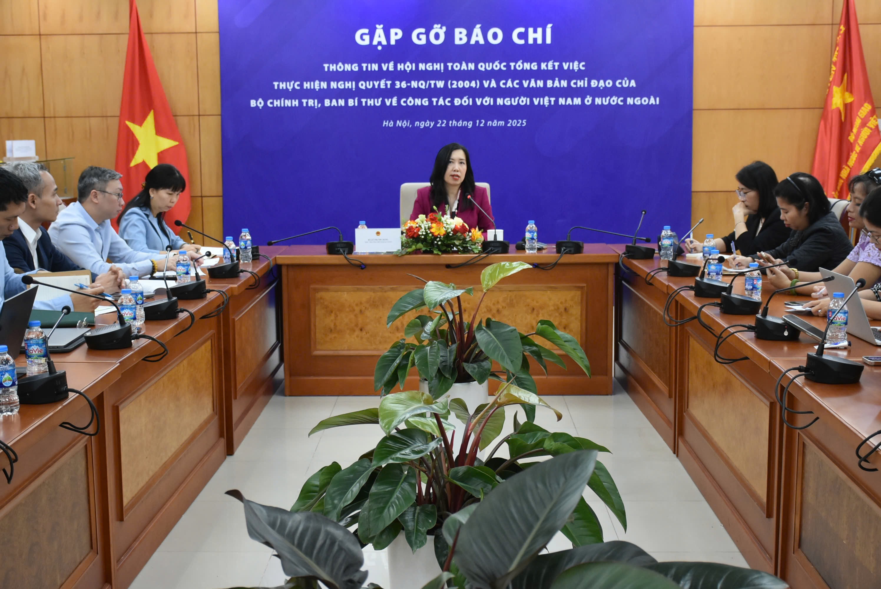 Hội nghị toàn quốc tổng kết công tác đối với người Việt Nam ở nước ngoài sẽ diễn ra vào ngày 25/12 Hội nghị toàn quốc tổng kết công tác đối với người Việt Nam ở nước ngoài sẽ diễn ra vào ngày 25/12