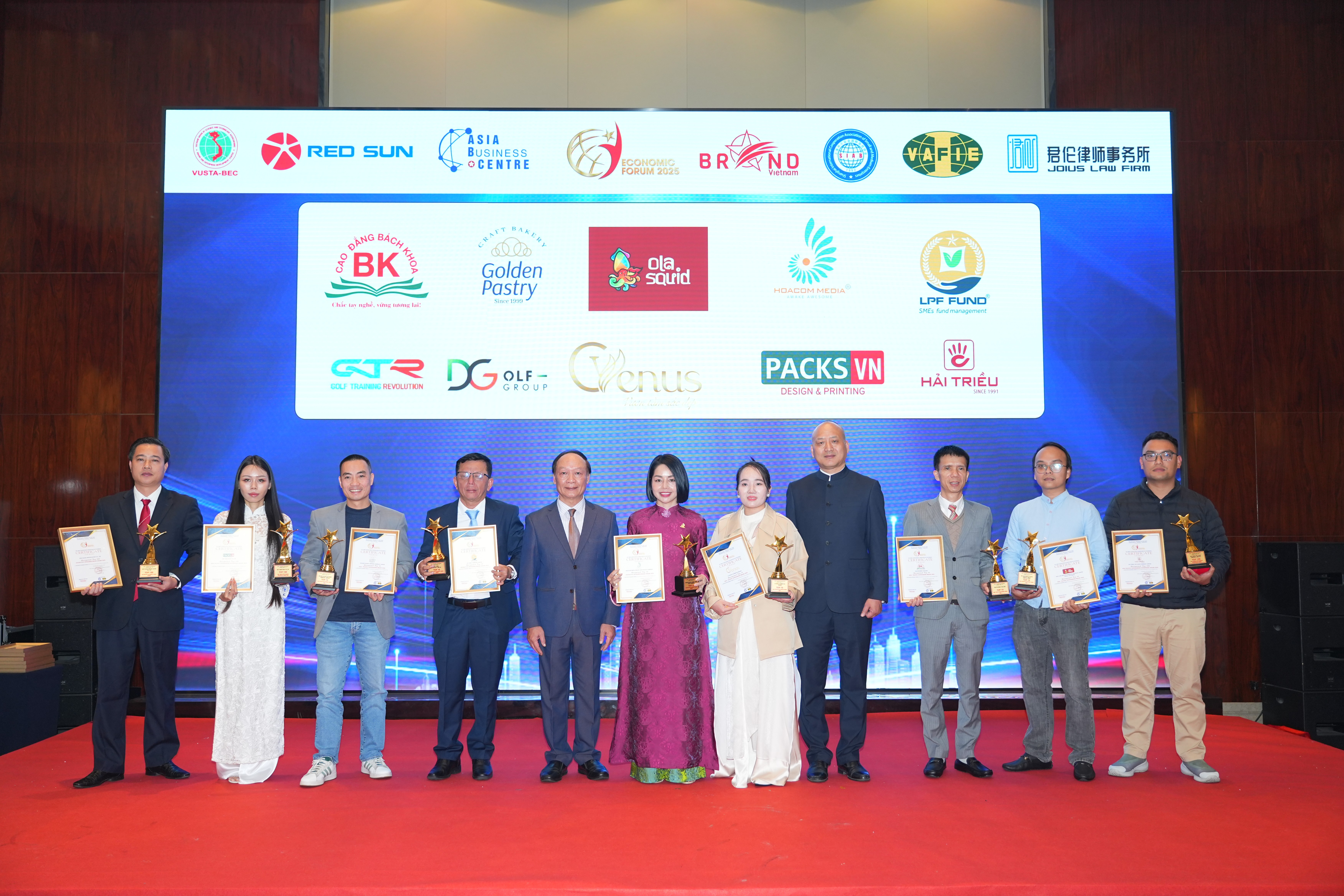 LPF FUND nhận giải thưởng “Top 10 Thương hiệu Bản Sắc Việt 2025 LPF FUND toả sáng tại Diễn đàn Kinh tế Châu Á - Thái Bình Dương 2025: Khẳng định vị thế tiên phong trong kiến tạo hệ sinh thái “vốn xanh” Việt Nam
