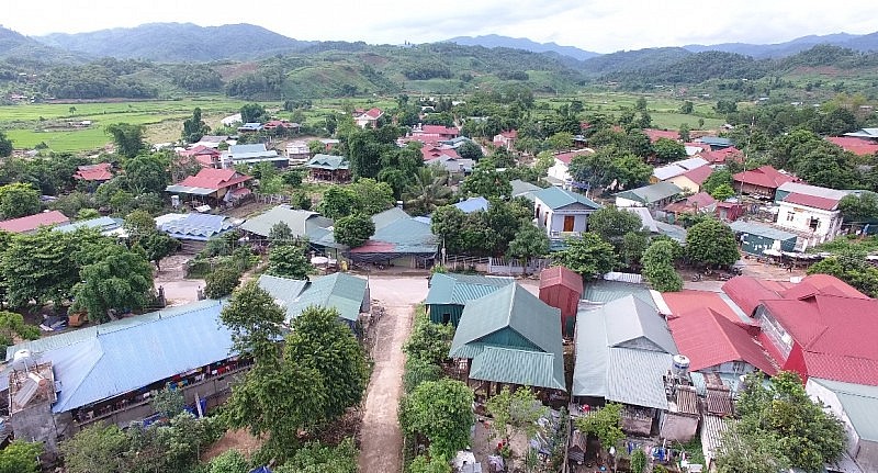Già làng, trưởng bản, người có uy tín phát huy vai trò nòng cốt trong giảm nghèo Già làng, trưởng bản, người có uy tín phát huy vai trò nòng cốt trong giảm nghèo