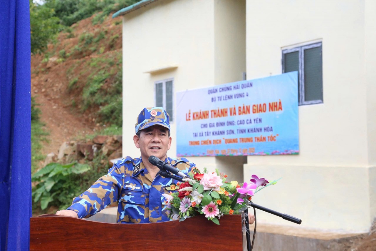 Colonel Nguyen Huu Minh, Deputy Political Commissar of Naval Region 4, delivers remarks at the ceremony. (Photo: Thanh Hoang). Colonel Nguyen Huu Minh, Deputy Political Commissar of Naval Region 4, delivers remarks at the ceremony. (Photo: Thanh Hoang).