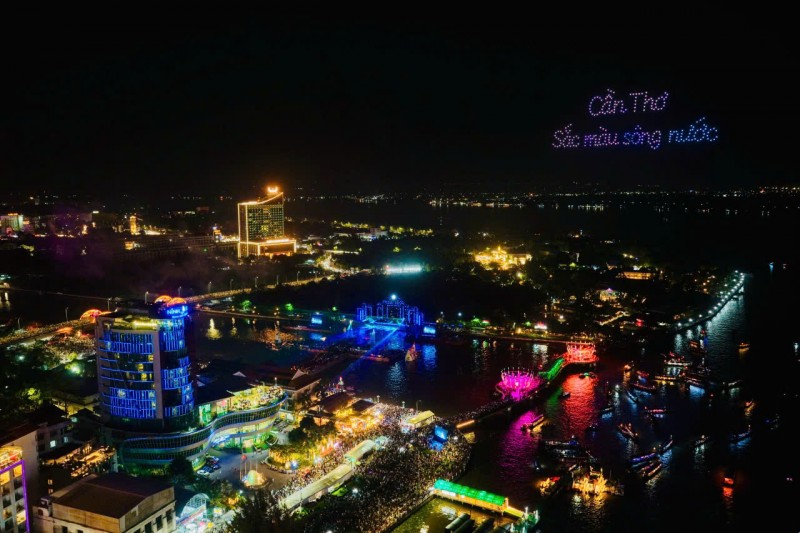 Tôn vinh bản sắc - Hướng tới phát triển bền vững Tôn vinh bản sắc - Hướng tới phát triển bền vững