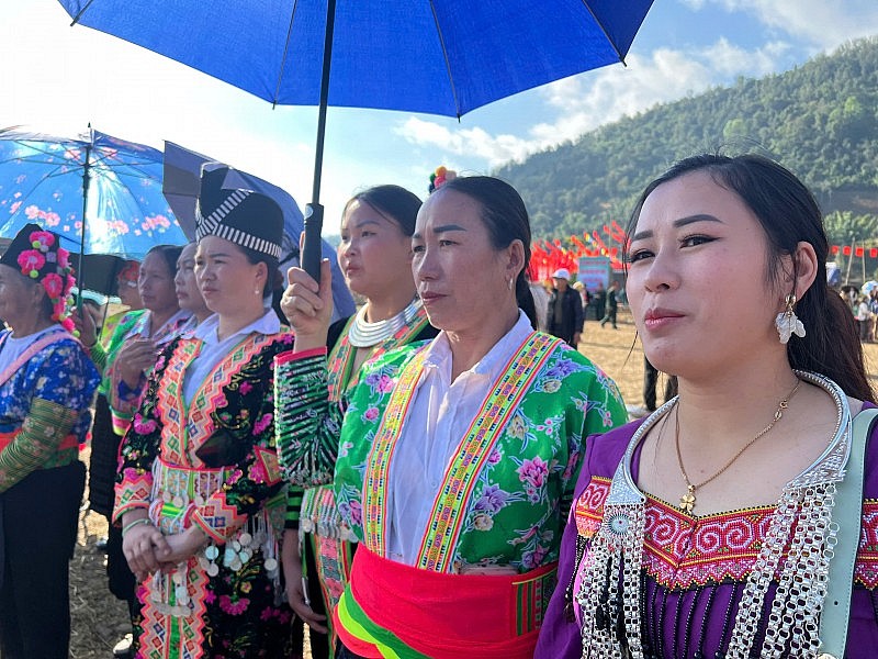 Tôn vinh văn hóa Mông tại Ngày hội Văn hóa các dân tộc xã Sam Mứn Tôn vinh văn hóa Mông tại Ngày hội Văn hóa các dân tộc xã Sam Mứn
