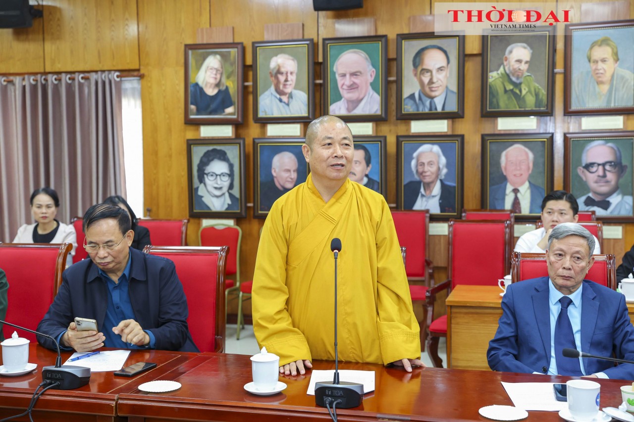 Venerable Thich Tho Lac, Head of the Central Committee for Culture of the Viet Nam Buddhist Sangha, speaks at the conference. (Photo: Dinh Hoa) Venerable Thich Tho Lac, Head of the Central Committee for Culture of the Viet Nam Buddhist Sangha, speaks at the conference. (Photo: Dinh Hoa)
