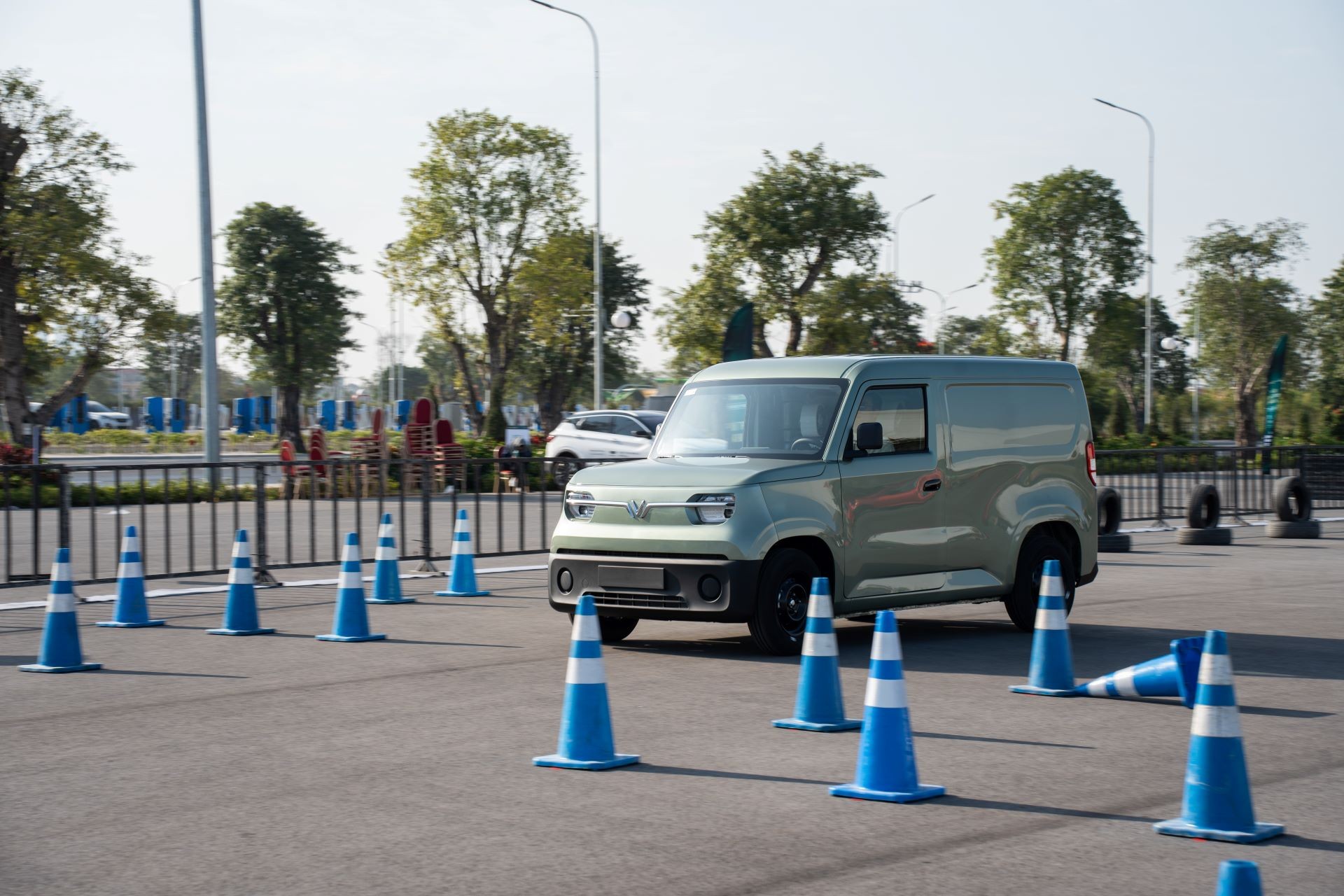 Khách hàng tới Vietnam Mobility Show 2025 có cơ hội lái thử EC Van trong sa hình đặc biệt. Khách hàng tới Vietnam Mobility Show 2025 có cơ hội lái thử EC Van trong sa hình đặc biệt.
