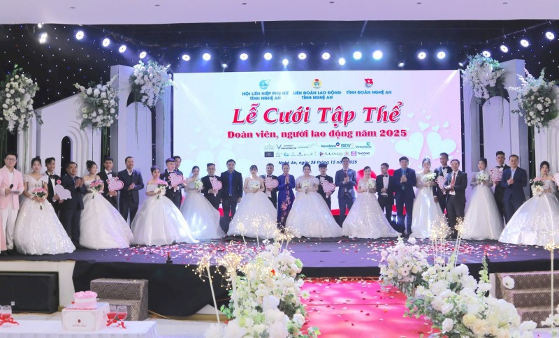 Nghệ An: Ấm áp lễ cưới tập thể của 11 cặp đôi người lao động Nghệ An: Ấm áp lễ cưới tập thể của 11 cặp đôi người lao động