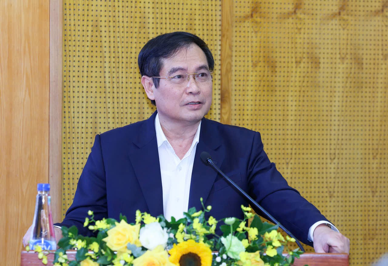 Phan Xuân Thủy, Phó Trưởng Ban Tuyên giáo và Dân vận Trung ương, Phó Giám đốc Thường trực Trung tâm Báo chí Đại hội XIV của Đảng phát biểu tại Hội nghị. Phan Xuân Thủy, Phó Trưởng Ban Tuyên giáo và Dân vận Trung ương, Phó Giám đốc Thường trực Trung tâm Báo chí Đại hội XIV của Đảng phát biểu tại Hội nghị.
