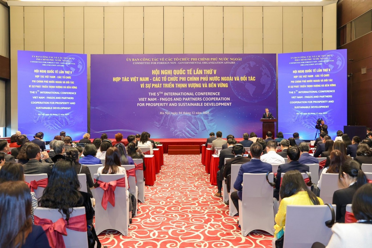 The Committee for Foreign Non-Governmental Organization Affairs and the Vietnam Union of Friendship Organizations co-hosted the Fifth International Conference on Cooperation between Vietnam and Foreign Non-Governmental Organizations: Partners for Prosperous and Sustainable Development on December 4, 2025, in Hanoi. (Photo: Dinh Hoa)