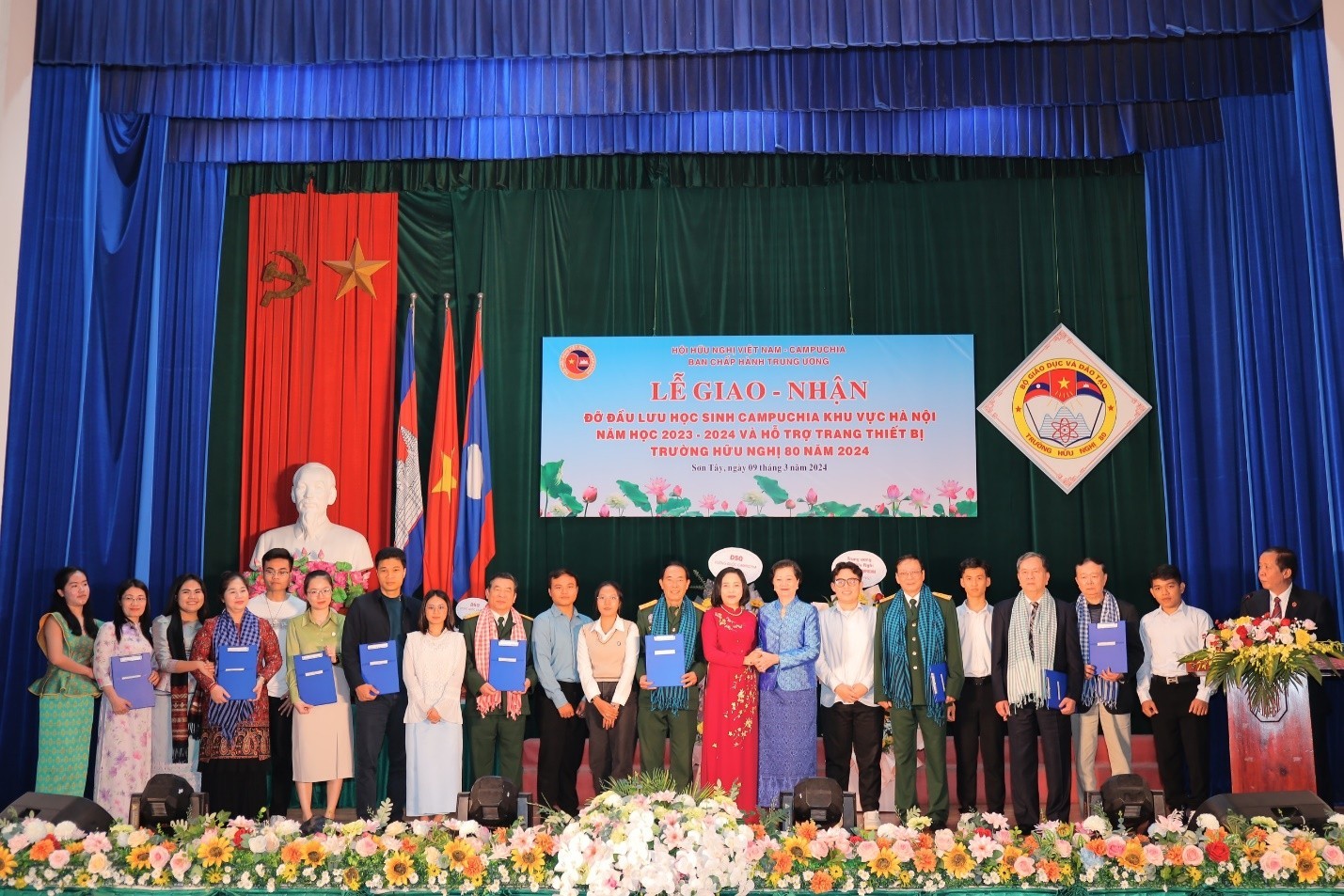 Mâm cơm tưởng niệm quân tình nguyện Việt Nam hy sinh tại Campuchia Mâm cơm tưởng niệm quân tình nguyện Việt Nam hy sinh tại Campuchia