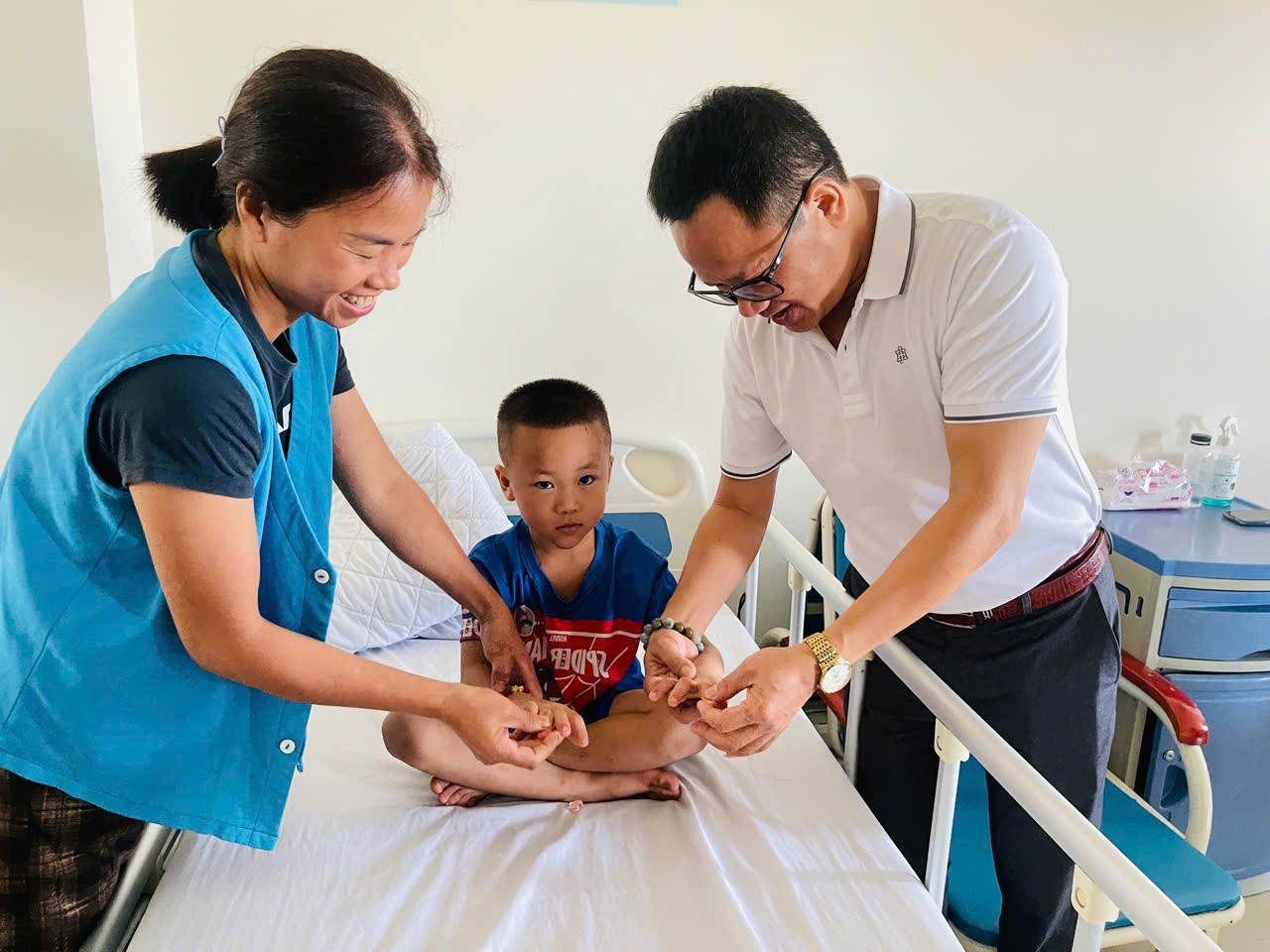 Zhi Shan còn bền bỉ đồng hành cùng các em mắc tự kỷ và rối loạn phát triển thông qua hai Trung tâm Tương tác - Phục hồi chức năng tại Hà Tĩnh và Nghệ An. 