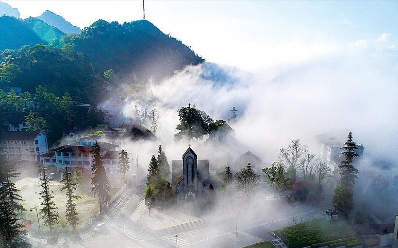 Built in 1895, the stone church has been carefully restored and preserved in its original state, and remains an iconic symbol of the misty town of Sa Pa. (Photo: VNA) Built in 1895, the stone church has been carefully restored and preserved in its original state, and remains an iconic symbol of the misty town of Sa Pa. (Photo: VNA)