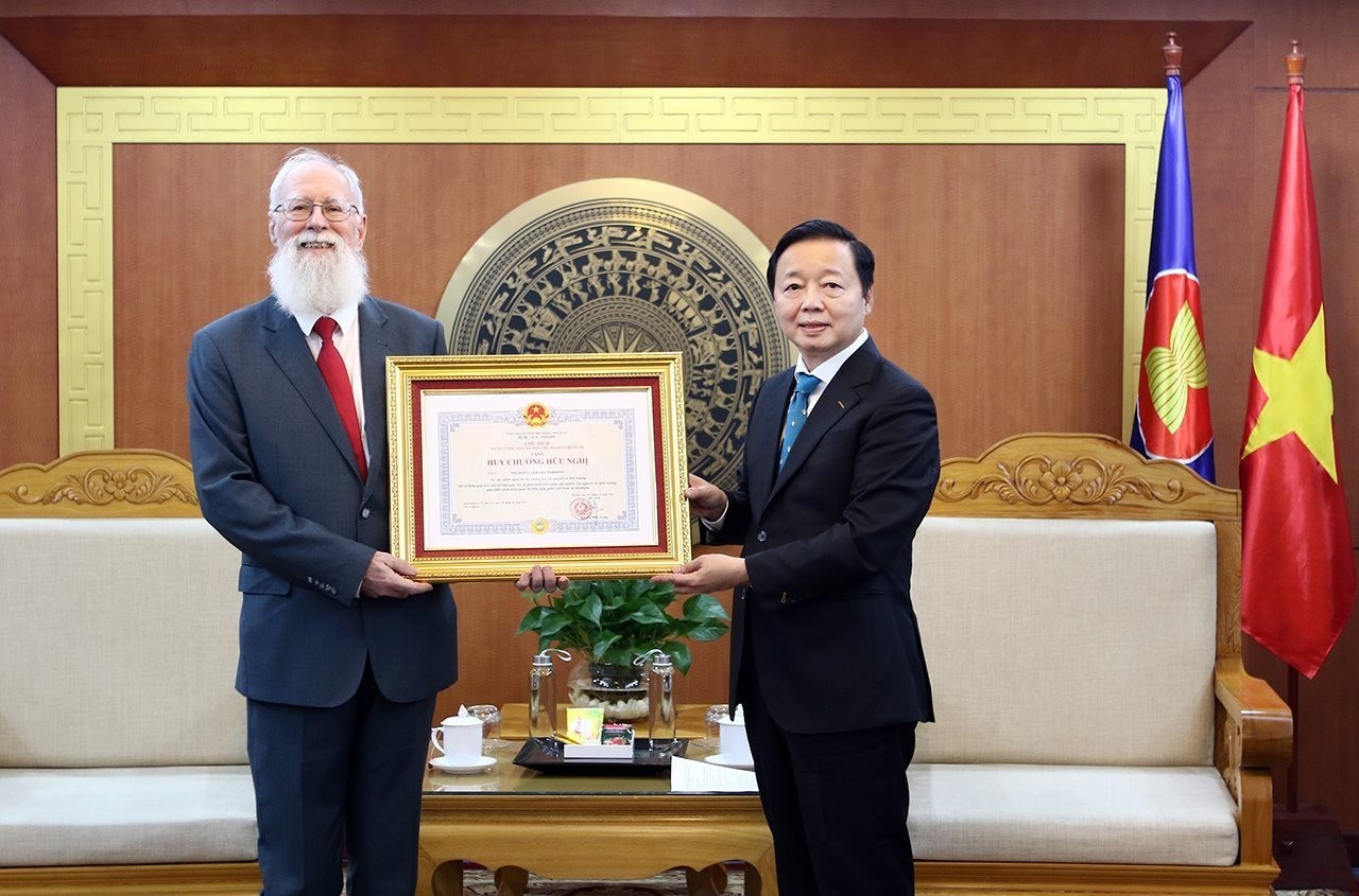 Dr. Michael Parsons (Australia): Vietnam Is Rising as Responsible Partner for People and Planet Dr. Michael Parsons (Australia): Vietnam Is Rising as Responsible Partner for People and Planet