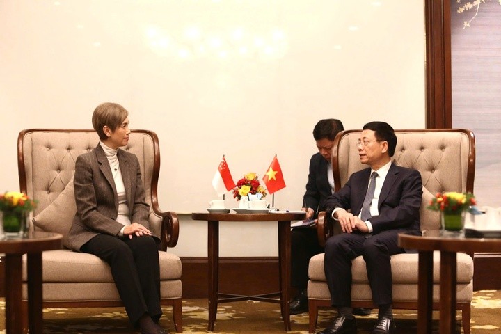 Bộ trưởng Nguyễn Mạnh Hùng và Bộ trưởng Josephine Teo tại buổi làm việc. Ảnh: mst.gov.vn Bộ trưởng Nguyễn Mạnh Hùng và Bộ trưởng Josephine Teo tại buổi làm việc. Ảnh: mst.gov.vn