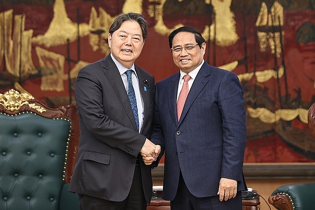 Prime Minister Pham Minh Chinh (R) and Japanese Minister of Internal Affairs and Communications Hayashi Yoshimasa, Ha Noi, January 15, 2026. Photo: VGP/Nhat Bac Prime Minister Pham Minh Chinh (R) and Japanese Minister of Internal Affairs and Communications Hayashi Yoshimasa, Ha Noi, January 15, 2026. Photo: VGP/Nhat Bac