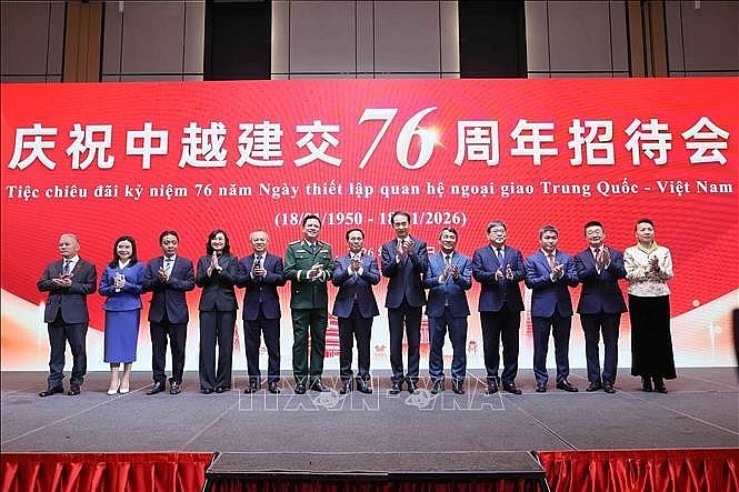 Deputy Prime Minister Bui Thanh Son (seventh from left) and other delegates attending the reception marking the 76th anniversary of the establishment of China–Vietnam diplomatic relations on January 16. (Photo: VNA) Deputy Prime Minister Bui Thanh Son (seventh from left) and other delegates attending the reception marking the 76th anniversary of the establishment of China–Vietnam diplomatic relations on January 16. (Photo: VNA)