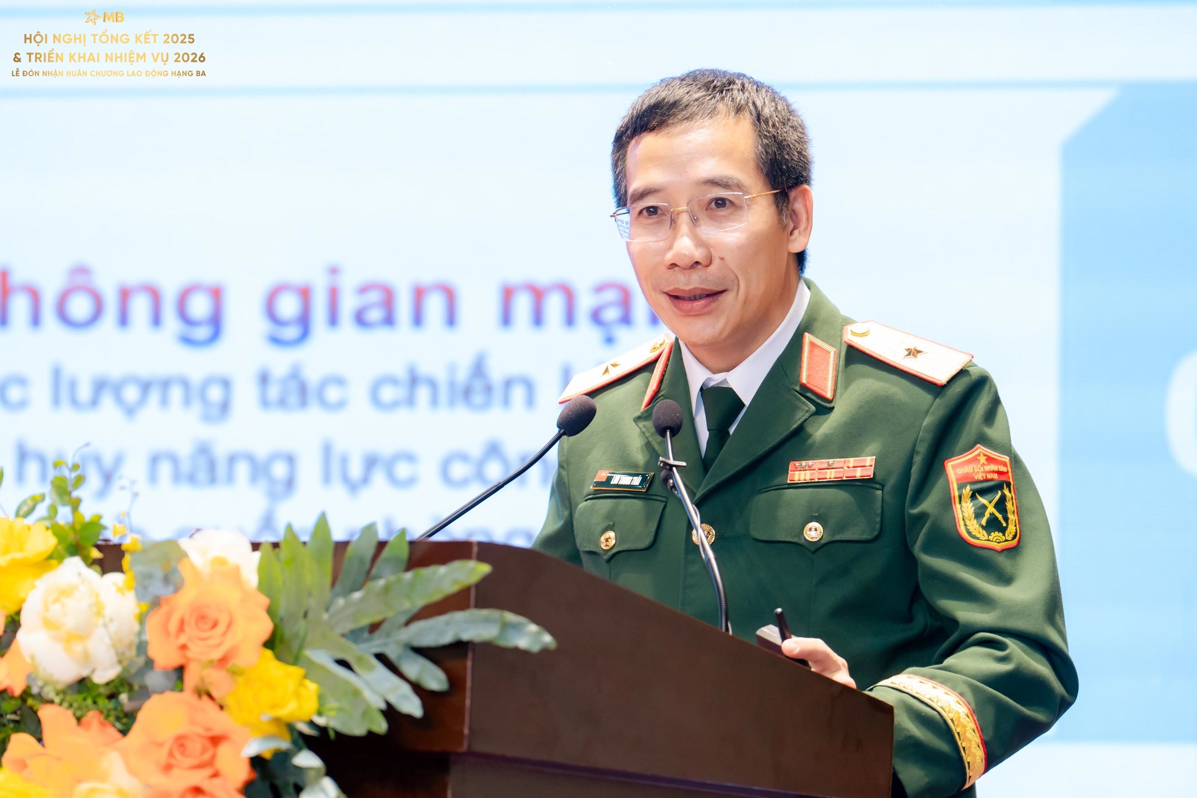 Ảnh: Thiếu tướng Lưu Trung Thái, Bí thư Đảng ủy, Chủ tịch HĐQT MB báo cáo tại Hội nghị