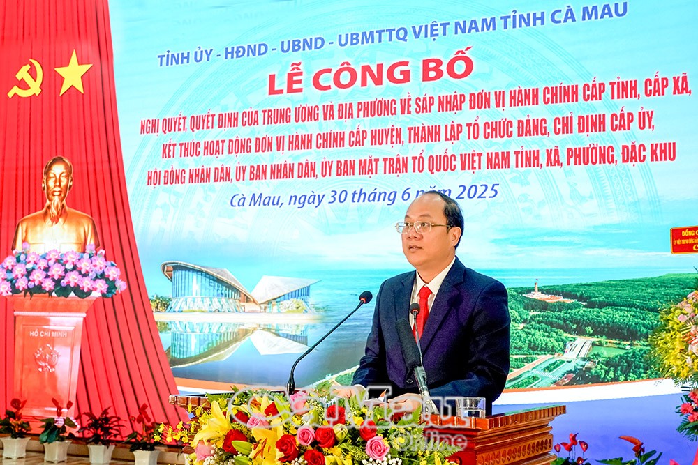 Bí thư Tỉnh uỷ Nguyễn Hồ Hải phát biểu nhận nhiệm vụ tại Lễ công bố các nghị quyết, quyết định của Trung ương và địa phương về hợp nhất đơn vị hành chính, kiện toàn tổ chức bộ máy tỉnh Cà Mau, sáng 30/6/2025. (Ảnh: HUỲNH LÂM