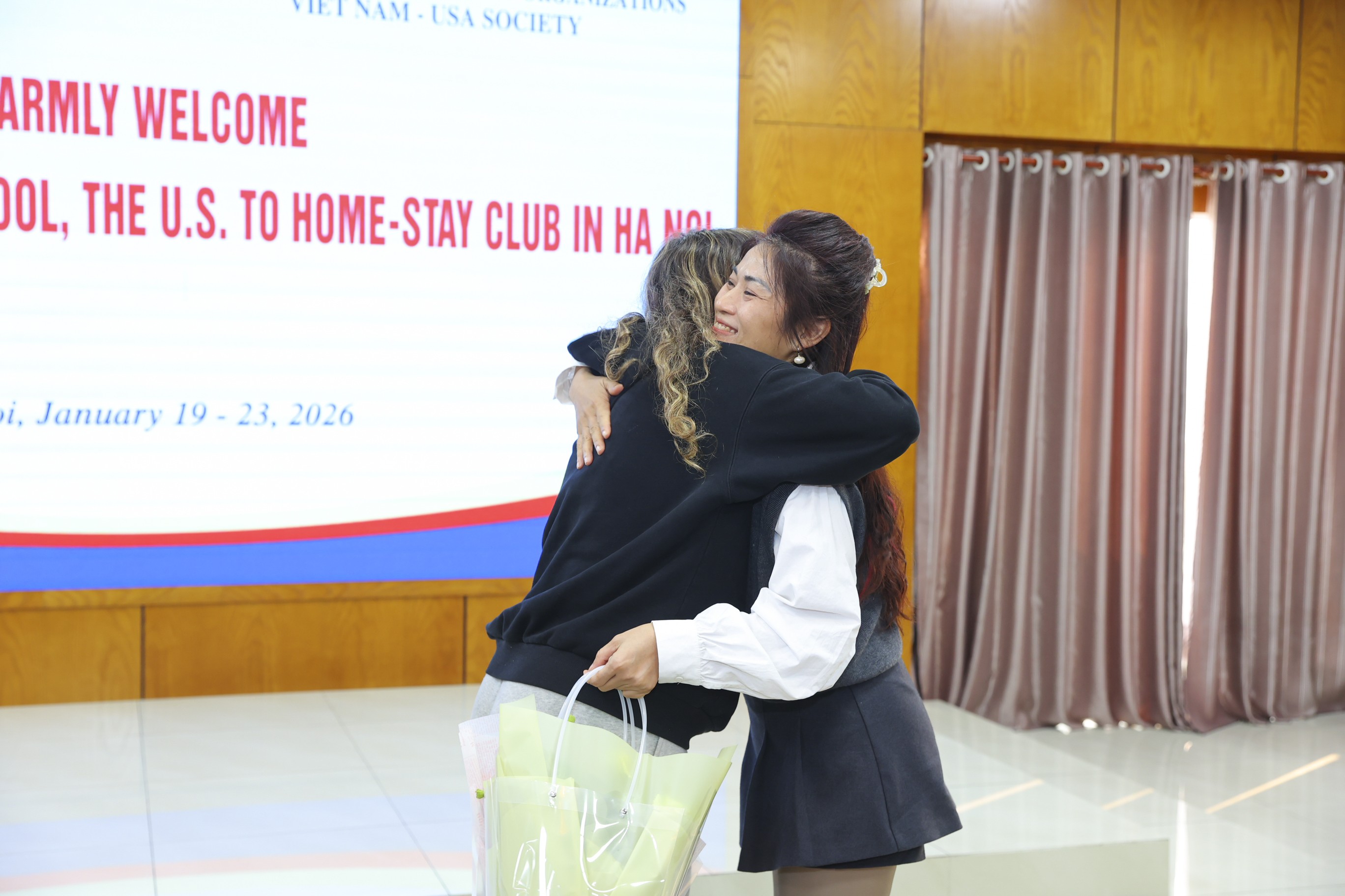 Học sinh Mỹ giao lưu, trải nghiệm văn hóa, lịch sử Việt Nam
