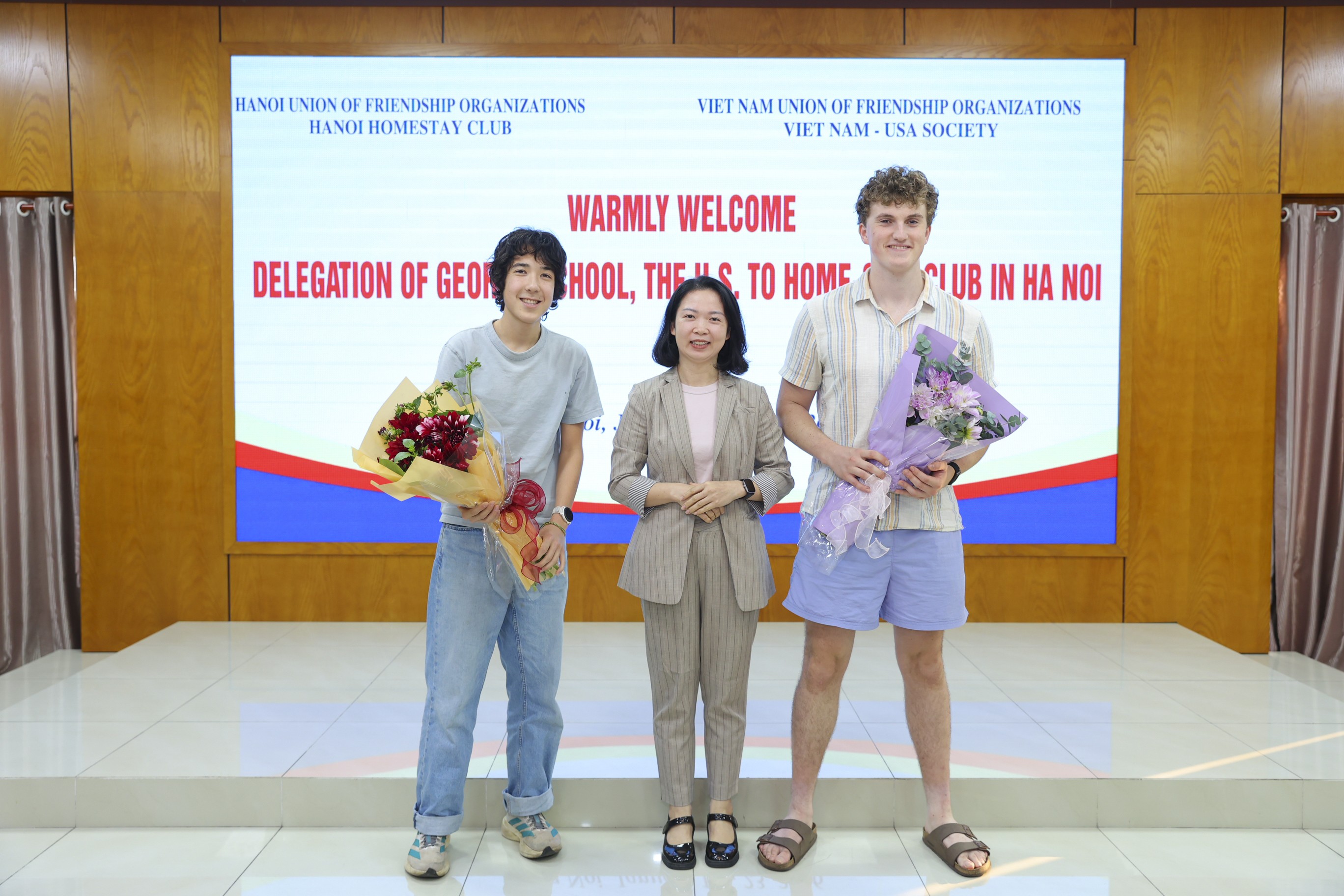 Học sinh Mỹ giao lưu, trải nghiệm văn hóa, lịch sử Việt Nam