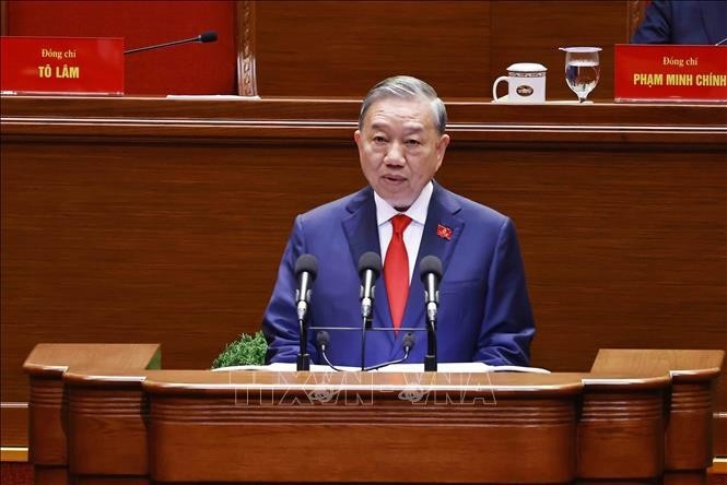 Party General Secretary To Lam presents the 13th Party Central Committee's report on the documents submitted to the 14th National Congress (Photo: VNA) Party General Secretary To Lam presents the 13th Party Central Committee's report on the documents submitted to the 14th National Congress (Photo: VNA)