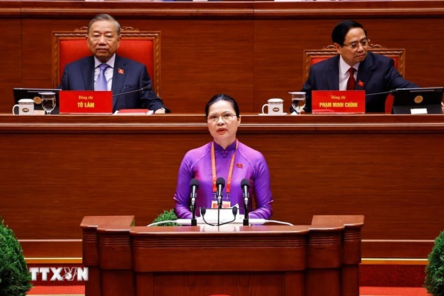 Đồng chí Hà Thị Nga, Ủy viên Trung ương Đảng, Phó Bí thư Thường trực Đảng ủy Mặt trận Tổ quốc, các đoàn thể Trung ương, Phó Chủ tịch - Tổng Thư ký Ủy ban Trung ương Mặt trận Tổ quốc Việt Nam trình bày tham luận tại Đại hội. Ảnh: TTXVN Đồng chí Hà Thị Nga, Ủy viên Trung ương Đảng, Phó Bí thư Thường trực Đảng ủy Mặt trận Tổ quốc, các đoàn thể Trung ương, Phó Chủ tịch - Tổng Thư ký Ủy ban Trung ương Mặt trận Tổ quốc Việt Nam trình bày tham luận tại Đại hội. Ảnh: TTXVN