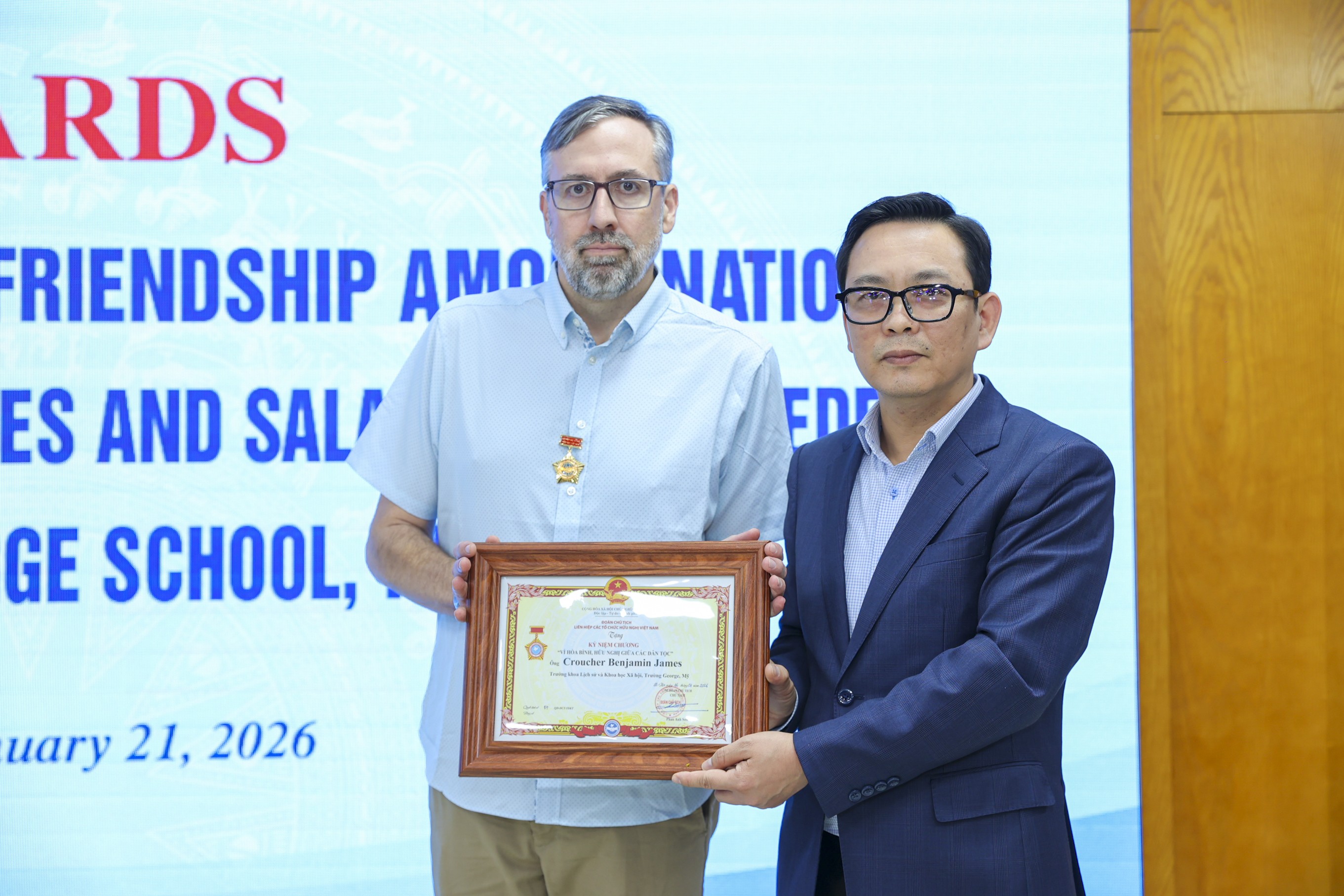Ghi nhận đóng góp của 2 giáo viên Trường THPT George trong thúc đẩy giao lưu nhân dân Việt - Mỹ Ghi nhận đóng góp của 2 giáo viên Trường THPT George trong thúc đẩy giao lưu nhân dân Việt - Mỹ