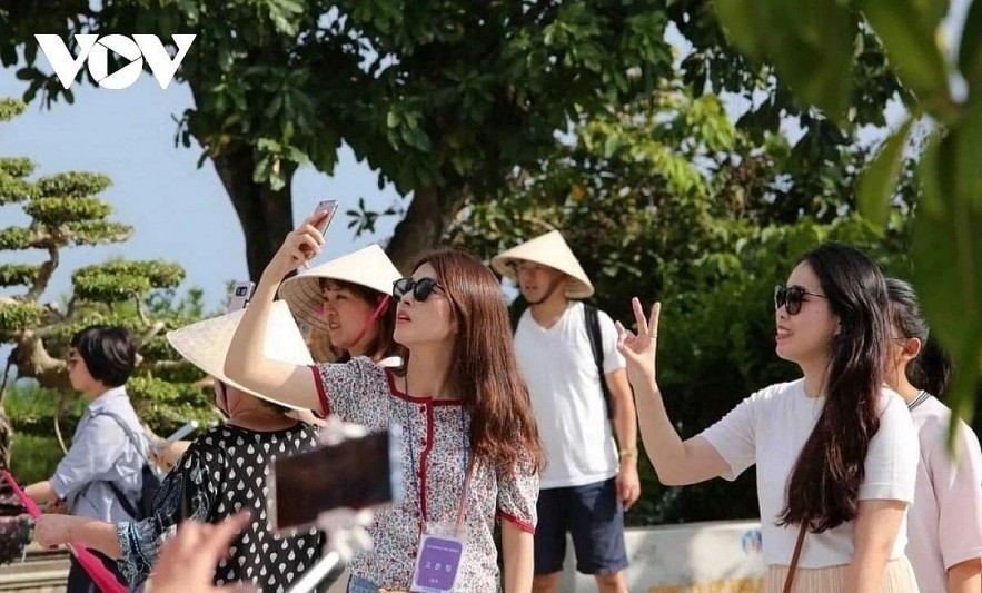 Korean tourists explore popular attractions in Vietnam. Korean tourists explore popular attractions in Vietnam.