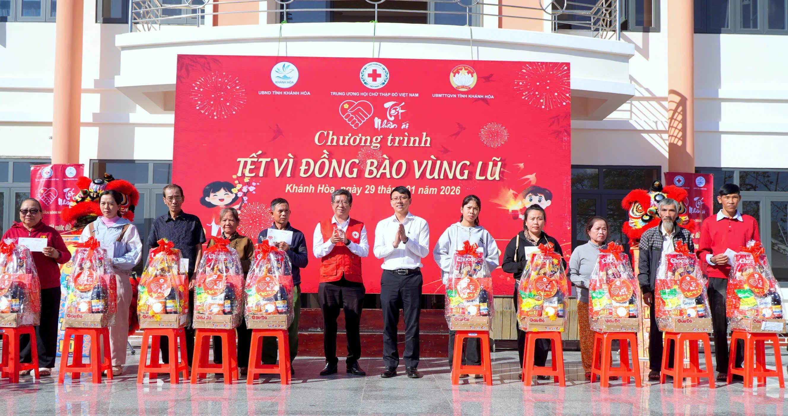 Ban Tổ chức đã trao 1.000 suất quà Tết,