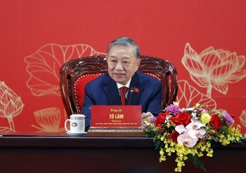 Vững bước dưới cờ Đảng