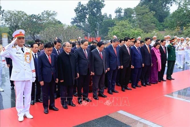Lãnh đạo Đảng, Nhà nước viếng Chủ tịch Hồ Chí Minh nhân kỷ niệm 96 năm Ngày thành lập Đảng