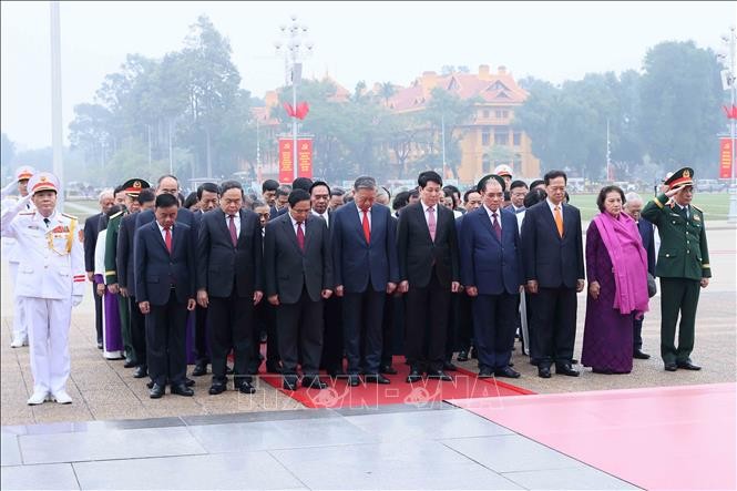 Lãnh đạo Đảng, Nhà nước viếng Chủ tịch Hồ Chí Minh nhân kỷ niệm 96 năm Ngày thành lập Đảng