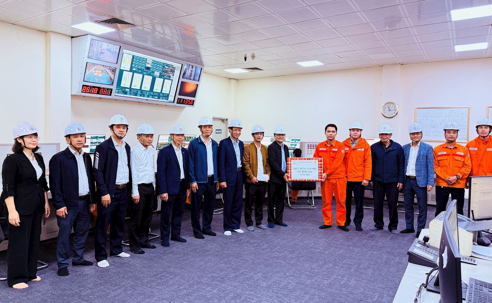 Lãnh đạo EVNGENCO1 thăm, chúc Tết và động viên lực lượng trực vận hành tại nhà máy điện dịp chuẩn bị đón Tết Nguyên đán Bính Ngọ 2026