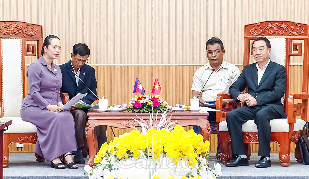 Phó Bí thư Tỉnh uỷ, Chủ tịch UBND tỉnh Cà Mau Lữ Quang Ngời tiếp và thông tin với bà Chhi Va, Tỉnh trưởng tỉnh Koh Kong (Vương quốc Campuchia) một số kết quả nổi bật trong phát triển kinh tế - xã hội của tỉnh Cà Mau năm 2025. Phó Bí thư Tỉnh uỷ, Chủ tịch UBND tỉnh Cà Mau Lữ Quang Ngời tiếp và thông tin với bà Chhi Va, Tỉnh trưởng tỉnh Koh Kong (Vương quốc Campuchia) một số kết quả nổi bật trong phát triển kinh tế - xã hội của tỉnh Cà Mau năm 2025.