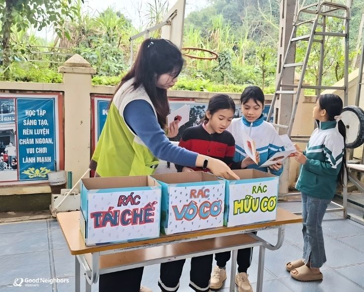 Giáo dục về môi trường cho hơn 400 học sinh ở Tuyên Quang