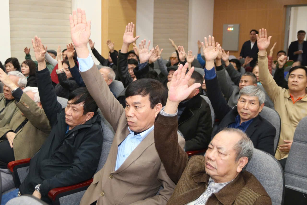 Chủ tịch Bùi Thị Minh Hoài dự Hội nghị lấy ý kiến cử tri nơi cư trú đối với người ứng cử đại biểu Quốc hội Chủ tịch Bùi Thị Minh Hoài dự Hội nghị lấy ý kiến cử tri nơi cư trú đối với người ứng cử đại biểu Quốc hội