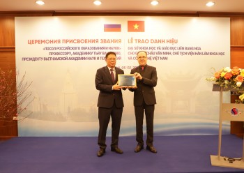 GS.VS.Châu Văn Minh nhận danh hiệu Đại sứ Khoa học và Giáo dục Liên bang Nga