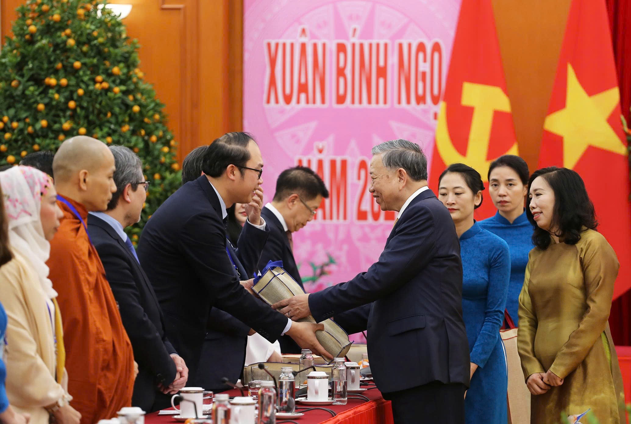 Tổng Bí thư Tô Lâm: Kiều bào chung tay xây dựng đất nước ngày càng phát triển phồn vinh, hạnh phúc Tổng Bí thư Tô Lâm: Kiều bào chung tay xây dựng đất nước ngày càng phát triển phồn vinh, hạnh phúc